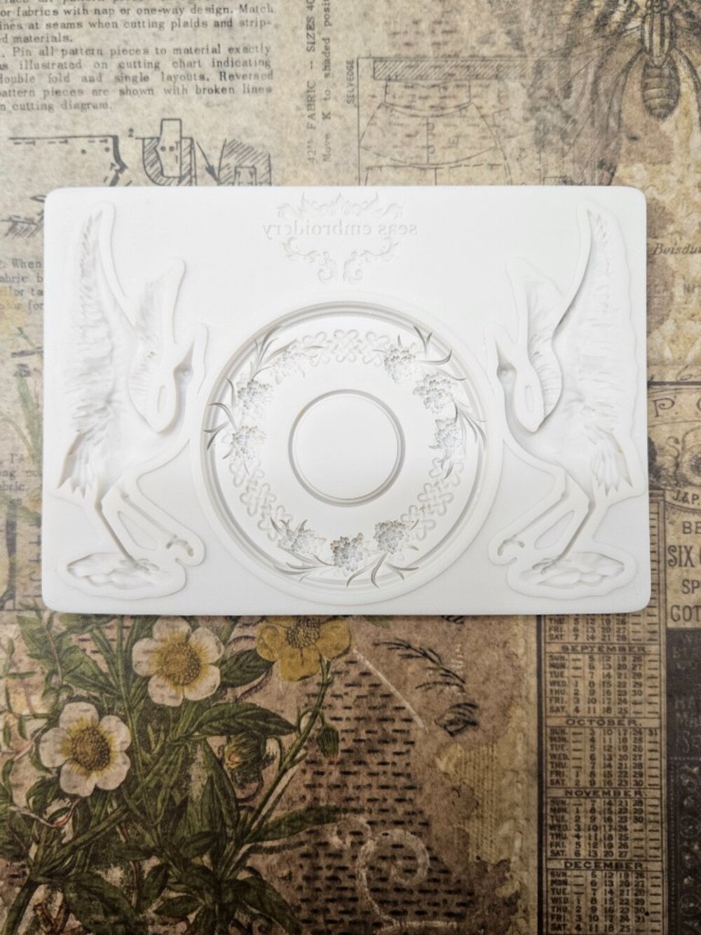 Cranes and floral medallion silicone mold - Picture 9 of 12